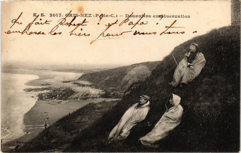 Carte postale ancienne Gris-Nez douaniers en observation