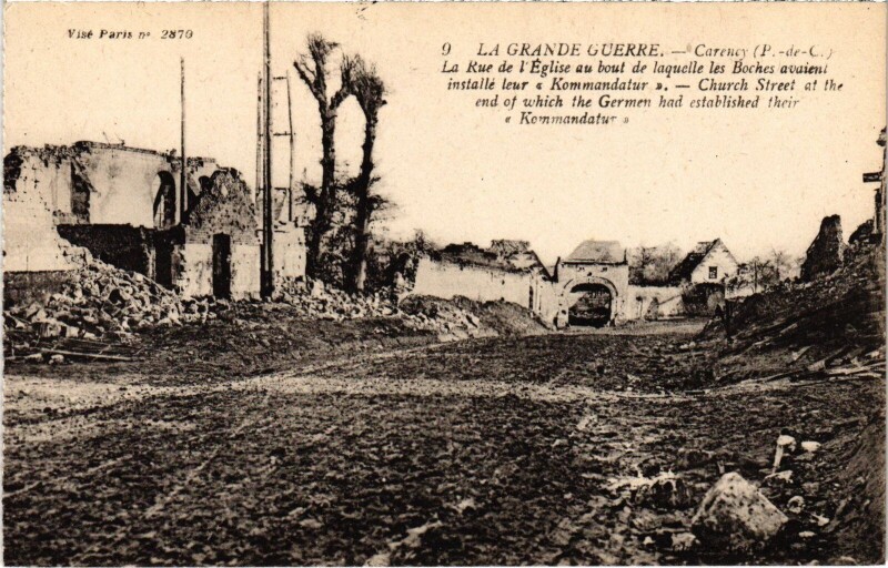 Carte postale ancienne Carency Rue de l'Eglise Guerre à Carency