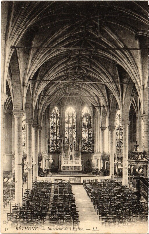Carte postale ancienne Béthune Eglise interieur à Béthune