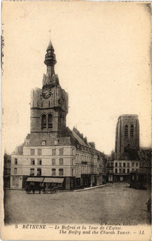 Carte postale ancienne Béthune Le Beffroi Tour de l'Eglise à Béthune