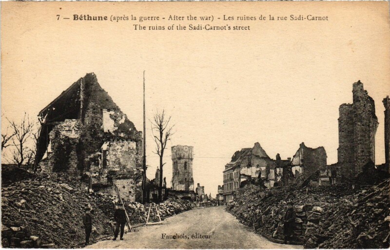 Carte postale ancienne Béthune Rue Sadi-Carnot Guerre à Béthune