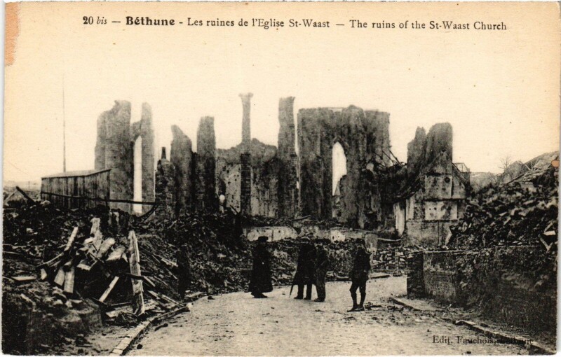 Carte postale ancienne Béthune Eglise Saint-Waast Ruines Guerre à Béthune