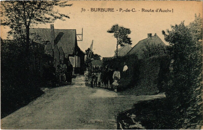 Carte postale ancienne Burbure Route d'Auche à Burbure