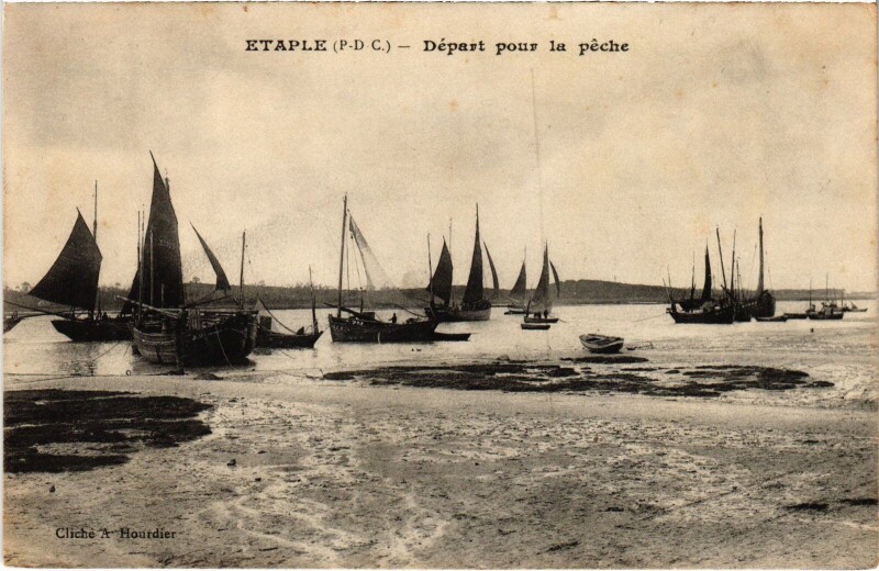 Carte postale ancienne Etaple Départ pour la peche