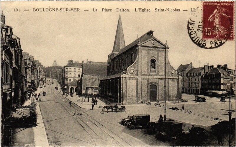 Carte postale ancienne Boulogne-sur-Mer place Dalton Eglise Saint-Nicolas à Boulogne-sur-Mer