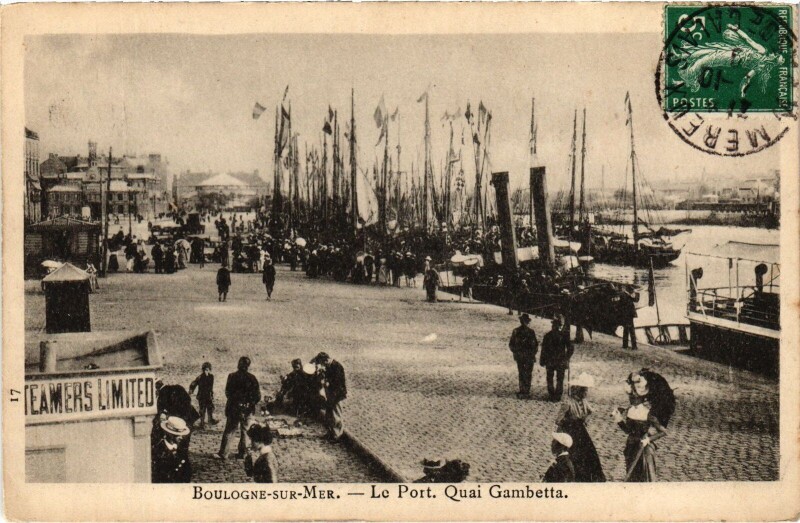 Carte postale ancienne Boulogne-sur-Mer Le Port Quai Gambetta à Boulogne-sur-Mer
