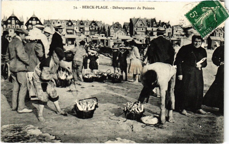 Carte postale ancienne Berck-Plage Débarquement de poisson à Berck
