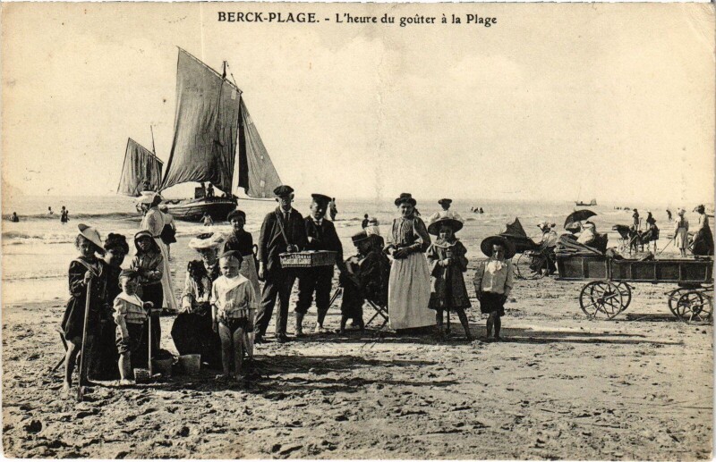 Carte postale ancienne Berck-Plage Heure du gouter a la Plage à Berck