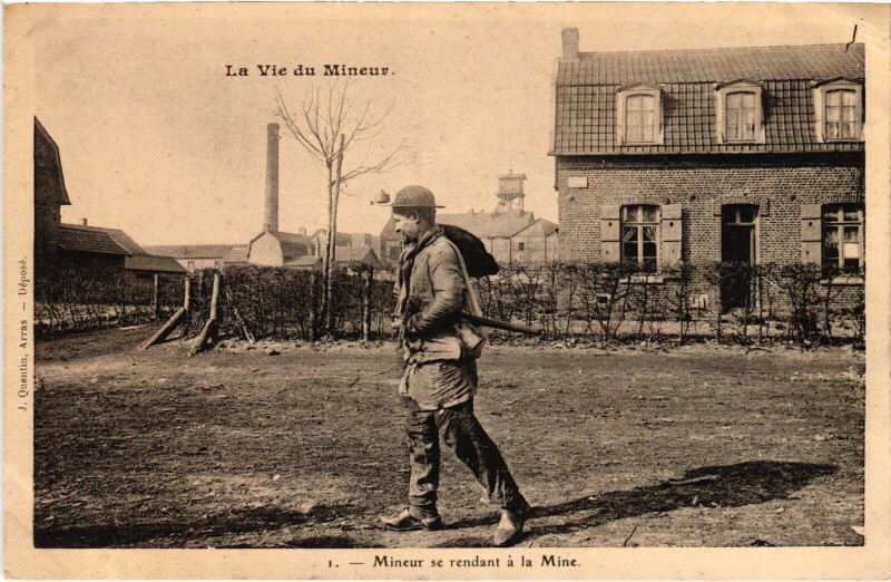 Carte postale ancienne La vie du mineur mineur se rendant a la Mine Mining