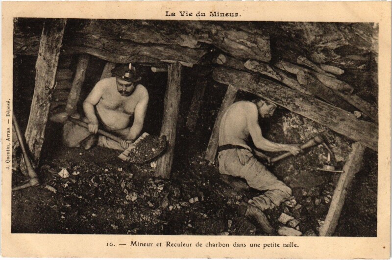 Carte postale ancienne La vie du mineur Mineur et Reculeur de charbon Mining