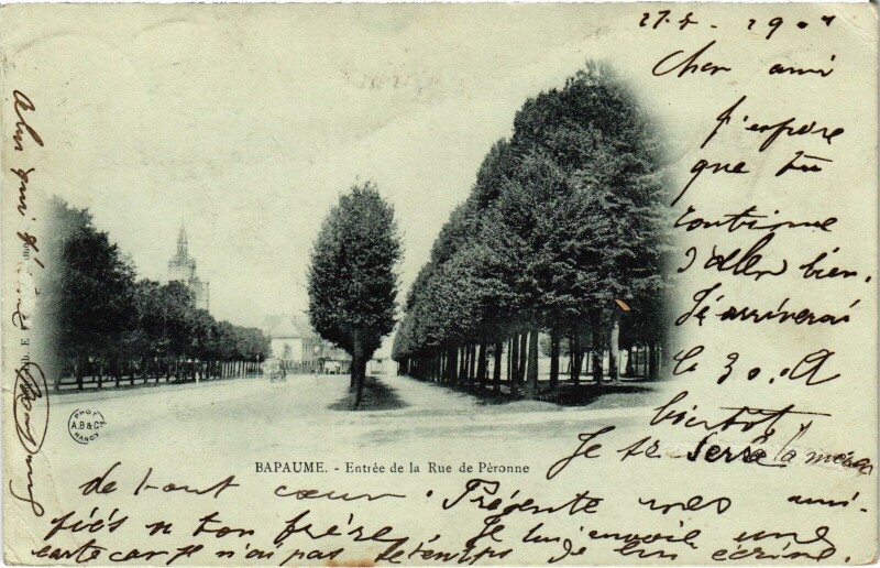 Carte postale ancienne Bapaume Rue de Péronne à Bapaume