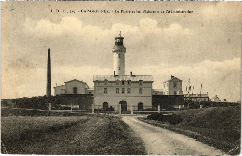 Carte postale ancienne Cap-Gris-Nez le Phare Batiments de l'Administration