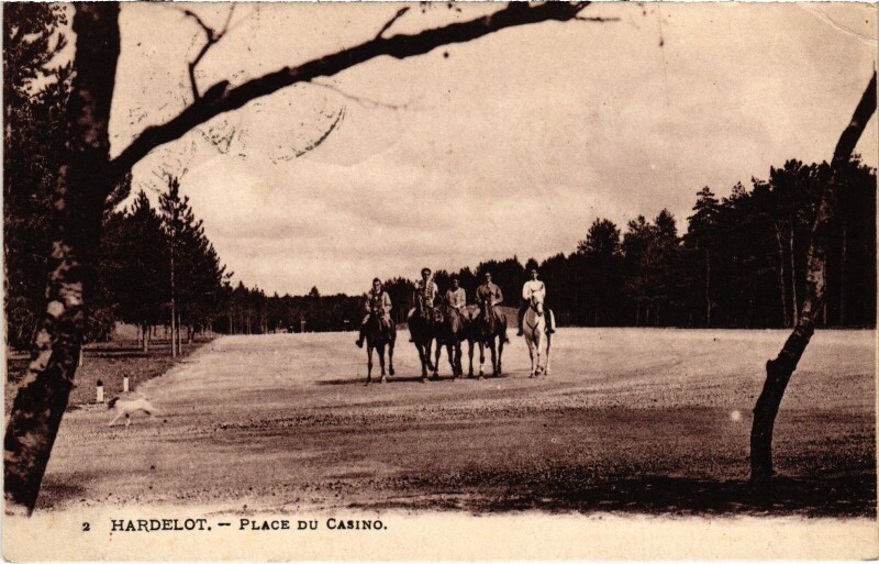Carte postale ancienne Hardelot Place du Casino