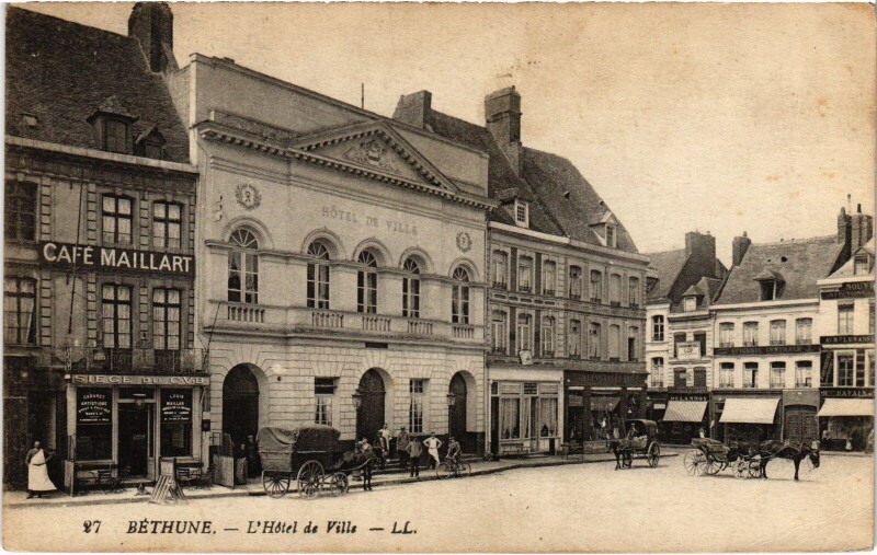 Carte postale ancienne Béthune Hotel de Ville à Béthune
