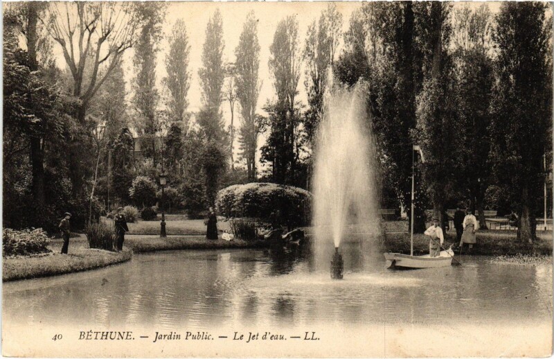 Carte postale ancienne Béthune jardin Public Jet d'eau à Béthune
