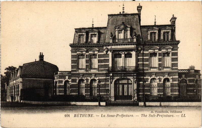 Carte postale ancienne Béthune Sous-Préfecture à Béthune