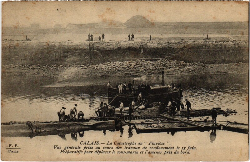 Carte postale ancienne Calais Catastrophe du Pluvoise renfloument à Calais