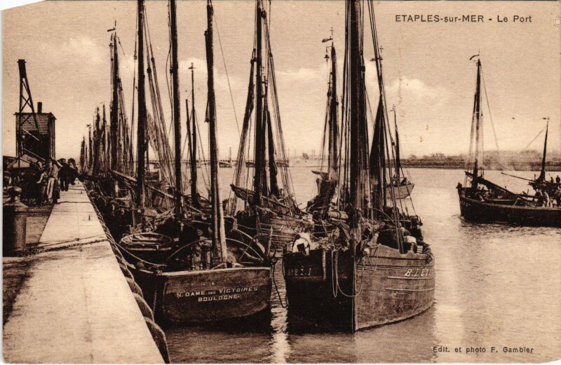 Carte postale ancienne Etaples-sur-Mer Le Port