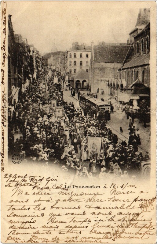 Carte postale ancienne Boulogne-sur-Mer La Procession à Boulogne-sur-Mer