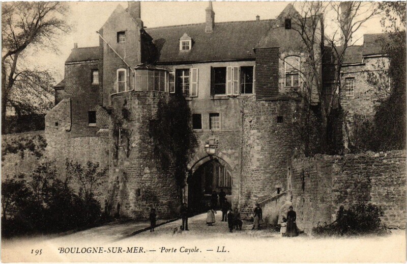 Carte postale ancienne Boulogne-sur-Mer Porte Cayole à Boulogne-sur-Mer
