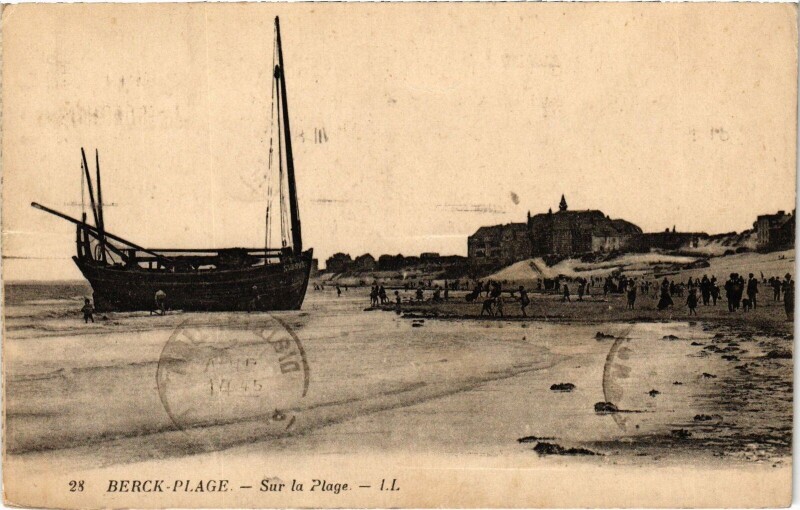 Carte postale ancienne Berck-Plage Sur la pLage à Berck