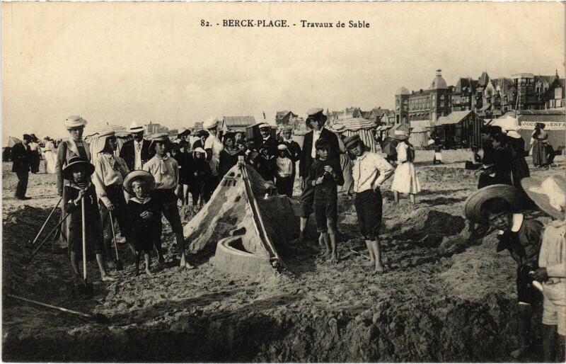 Carte postale ancienne Berck-Plage Travaux de Sable à Berck