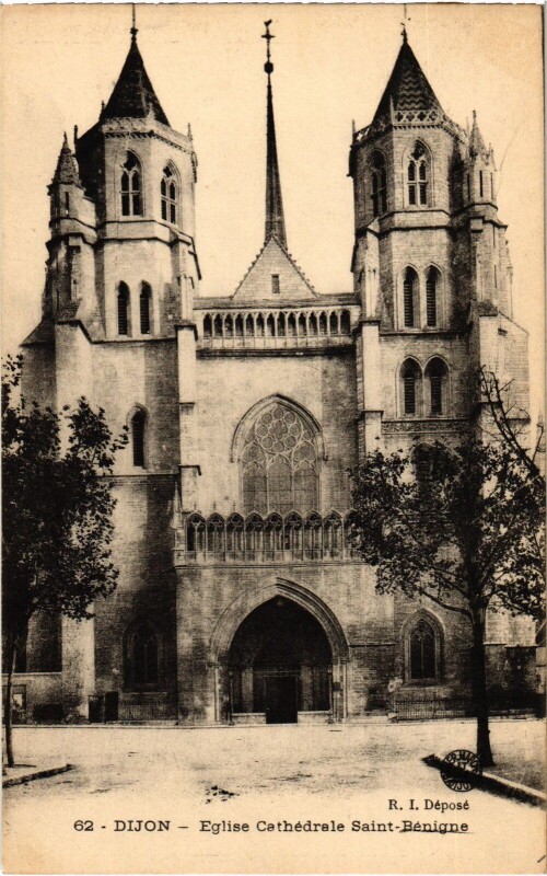 Carte postale ancienne Dijon Cathedrale Saint-Benigne à Dijon