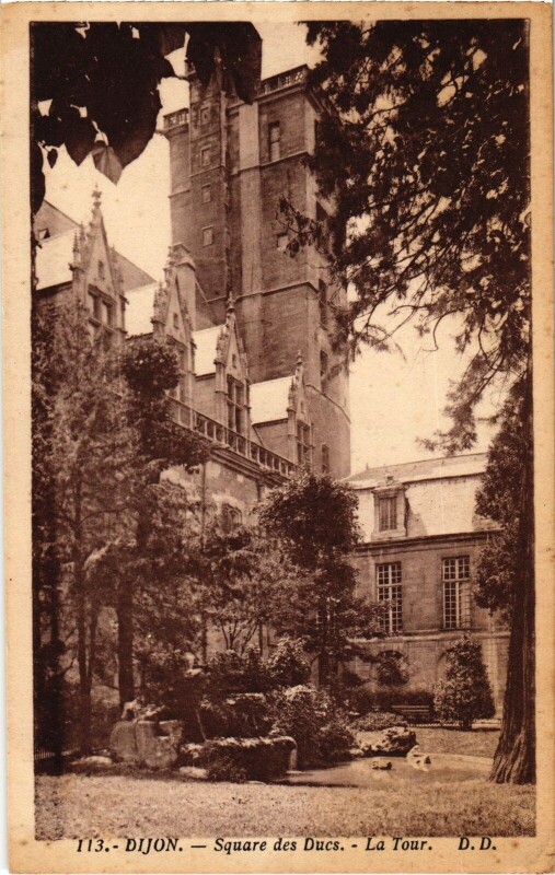 Carte postale ancienne Dijon Square de Ducs La Tour à Dijon