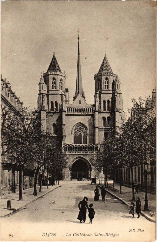 Carte postale ancienne Dijon Cathedrale Saint-Benigne à Dijon