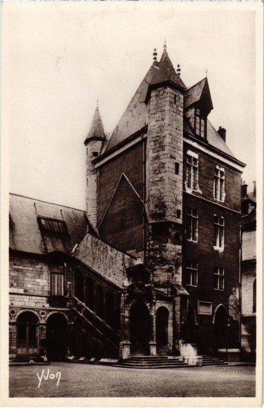 Carte postale ancienne Dijon Palais Ducal Tour de Bar à Dijon