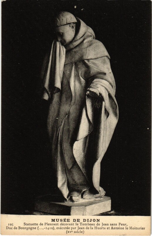Carte postale ancienne Dijon Statuette de Pleurant à Dijon