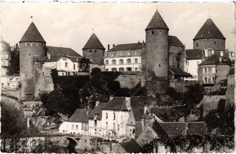 Carte postale ancienne Semur Le Donjon et le Pont