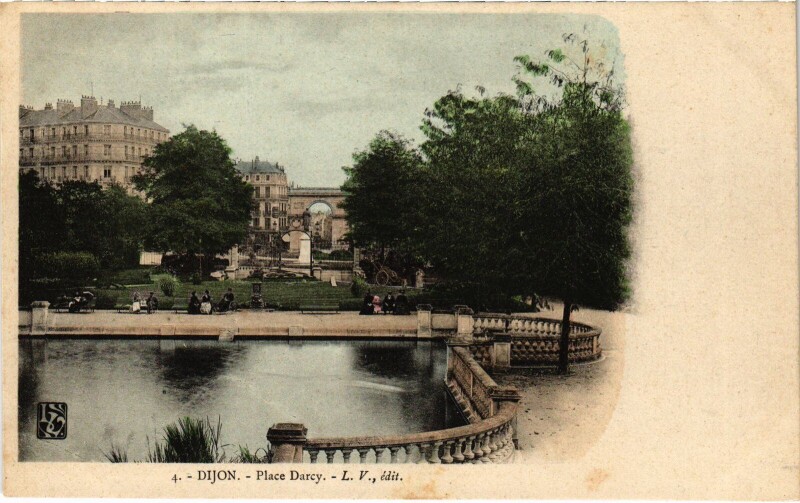 Carte postale ancienne Dijon Place Darcy à Dijon
