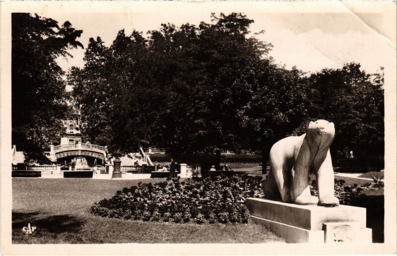 Carte postale ancienne Dijon Monument Pompon à Dijon