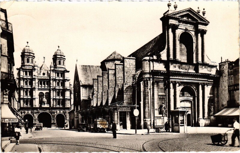 Carte postale ancienne Dijon Place du Theatre à Dijon
