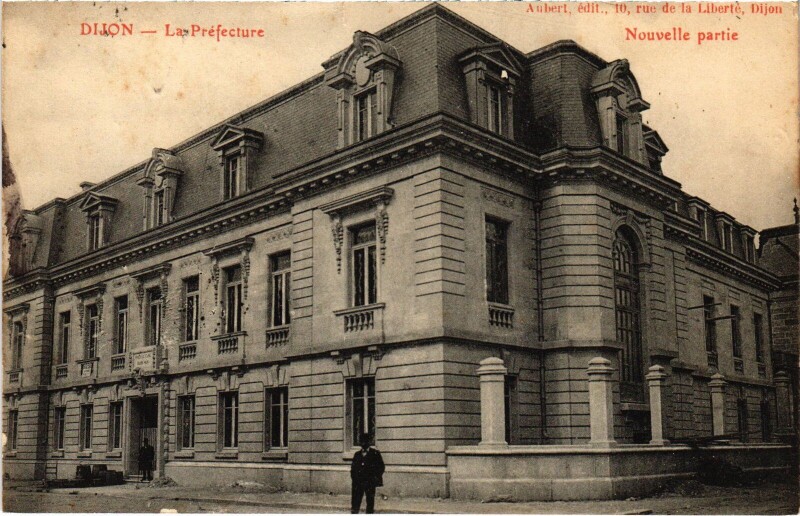 Carte postale ancienne Dijon La Prefecture à Dijon