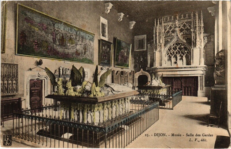 Carte postale ancienne Musee de Dijon Salle des Gardes à Dijon