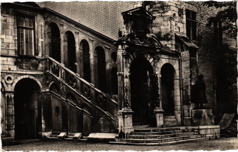 Carte postale ancienne Dijon Palais des Ducs de Bourgogne à Dijon