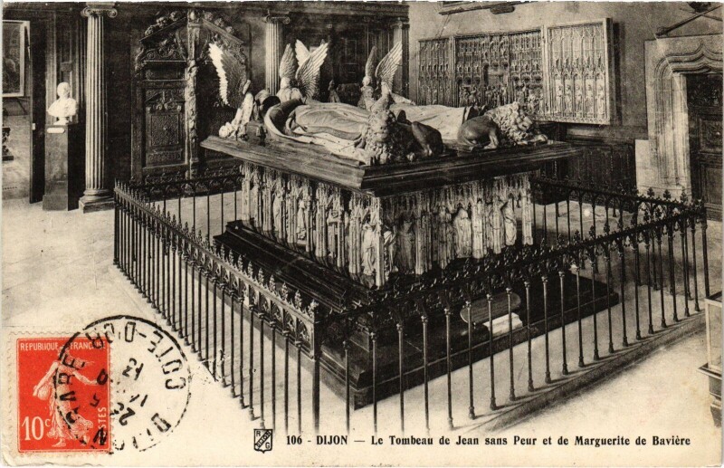 Carte postale ancienne Dijon Tombeau de Jean sans Peur à Dijon