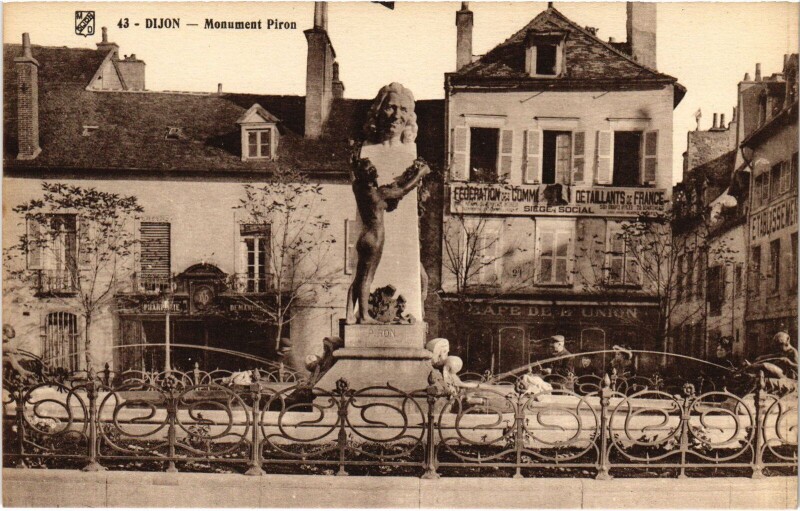 Carte postale ancienne Dijon Monument Piron à Dijon