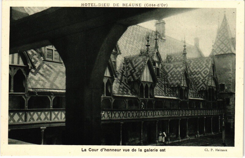 Carte postale ancienne Beaune Hotel Dieu Cour d'honneur à Beaune