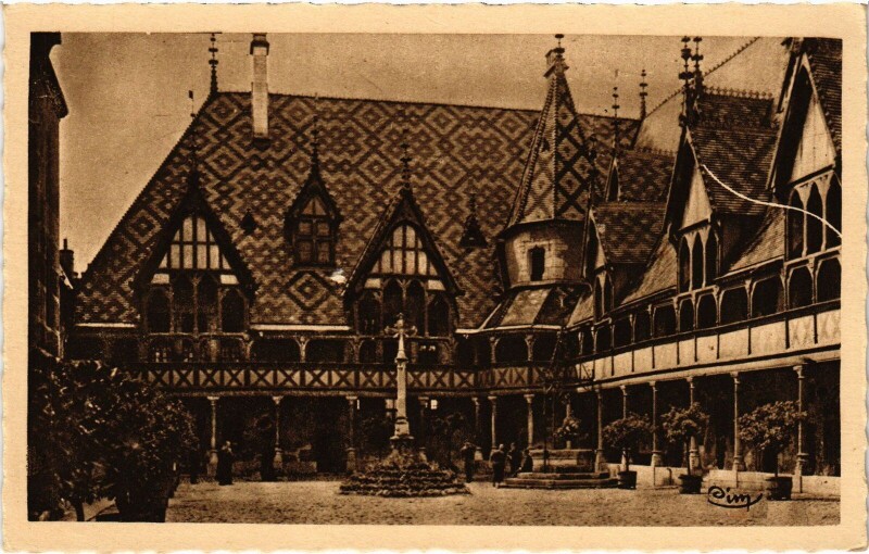 Carte postale ancienne Beaune Hotel Dieu Cour d'honneur à Beaune