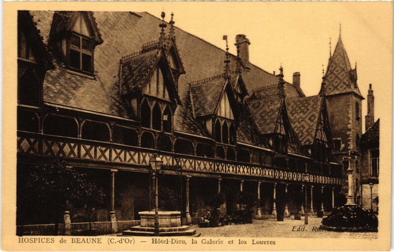 Carte postale ancienne Beaune Hotel Dieu une vue des caves à Beaune