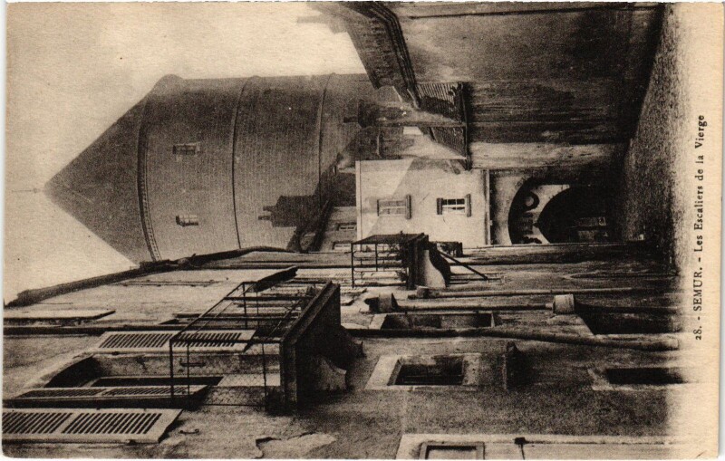 Carte postale ancienne Semur Les Escaliers de la Vierge