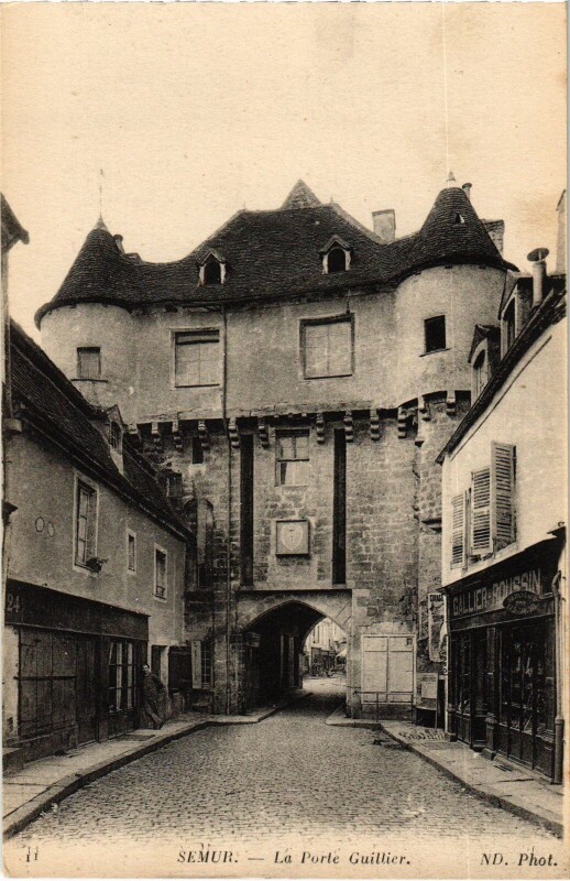 Carte postale ancienne Semur Porte Guillier