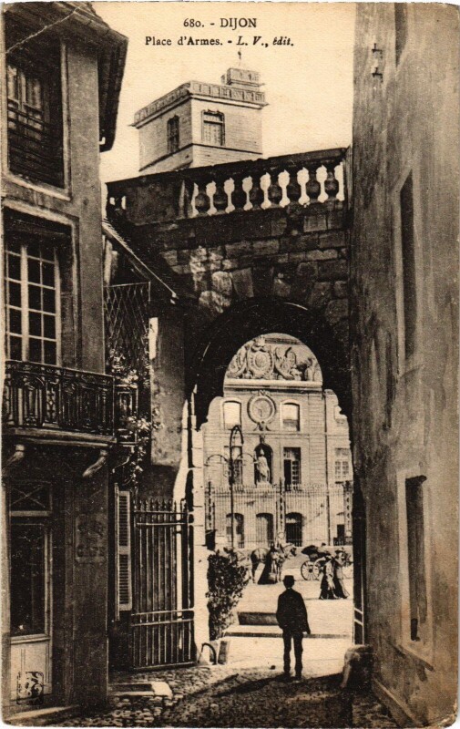 Carte postale ancienne Dijon Place d'Armes à Dijon