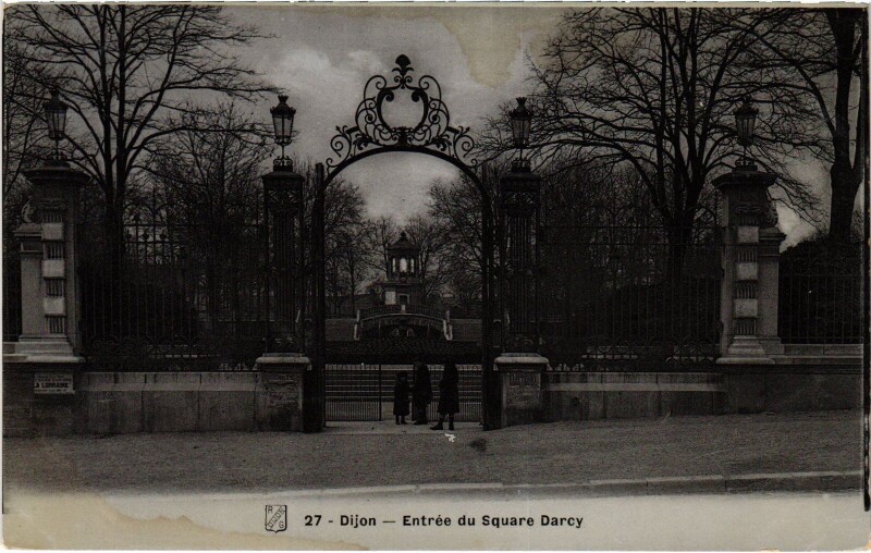 Carte postale ancienne Dijon Entree du Square Darcy à Dijon