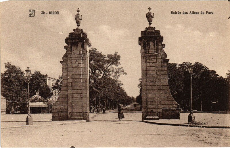 Carte postale ancienne Dijon Entree des Allees du Parc à Dijon