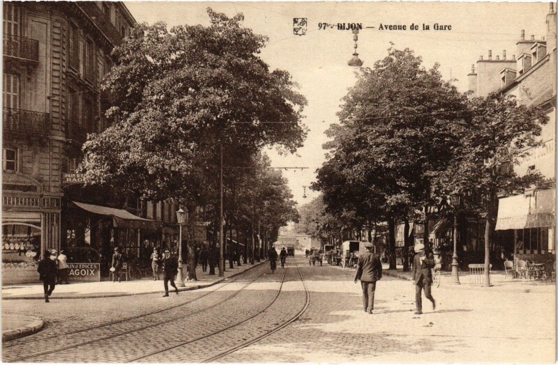 Carte postale ancienne Dijon Avenue de la Gare à Dijon