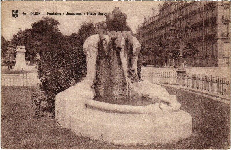 Carte postale ancienne Dijon Fontaine Jeunesses à Dijon
